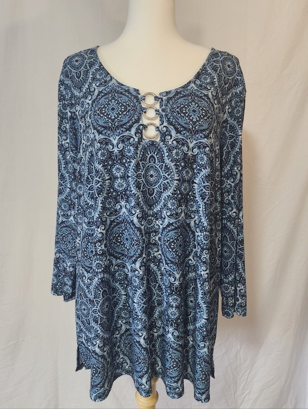 Ava & Grace Blue Medallion Silver Tone Ring-Accent Tunic